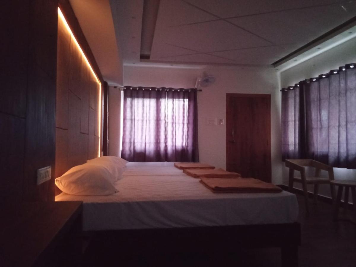 Hotel Hilltop Vālpārai Esterno foto