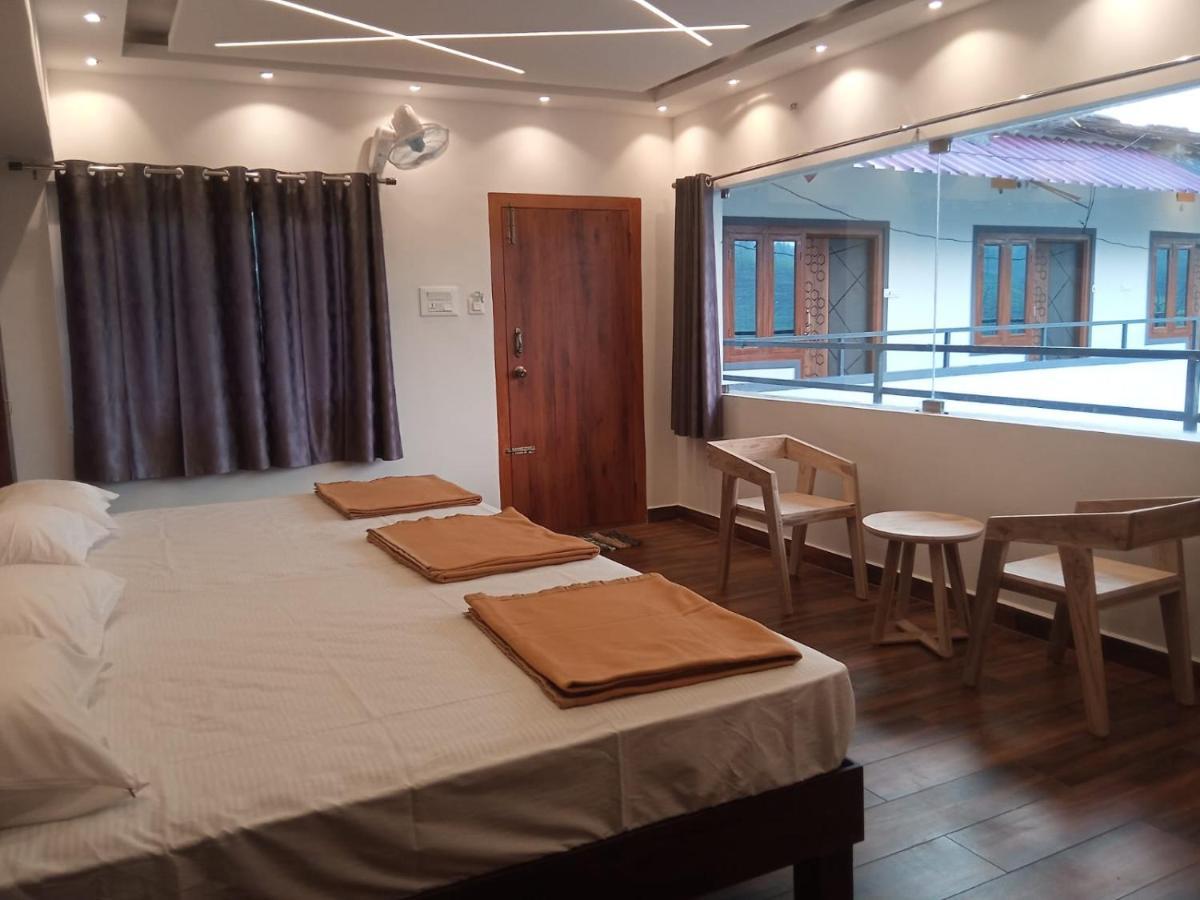 Hotel Hilltop Vālpārai Esterno foto